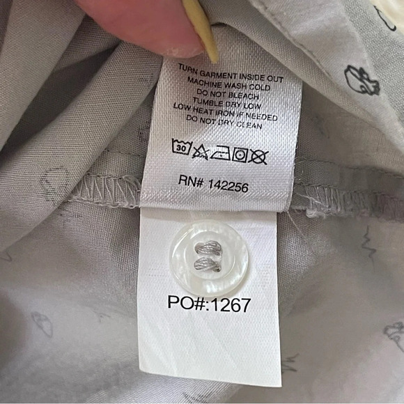 Figs Heart Gray Lounge Top novelty print long sleeve button up Size M - Picture 7 of 8